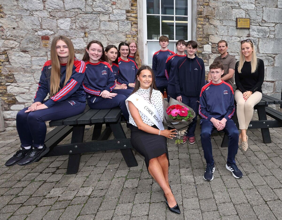 Lexi Linnane, Coláiste Daibhéid past pupil, with students who had just finished their Junior Cycle Spanish Exam; Lia Nì Shuilleabhain, Aoife Nì Mhainichin, Amelie Sotiriou, Gràs Nì Chathail, Lara Nì Dhoinn, Art Ò Ceallaigh, Vaughan Ò Mordha, Cormac Ò Tuama and Lennon Ò Lionnàin, also included are, Tadhg Ò Laighin, Coláiste Daibhéid Principal and Ciara Breathnach, Lexi’s former Irish teacher. Picture: Jim Coughlan
Lexi Linnane, Coláiste Daibhéid past pupil, with students who had just finished their Junior Cycle Spanish Exam; Lia Nì Shuilleabhain, Aoife Nì Mhainichin, Amelie Sotiriou, Gràs Nì Chathail, Lara Nì Dhoinn, Art Ò Ceallaigh, Vaughan Ò Mordha, Cormac Ò Tuama and Lennon Ò Lionnàin, also included are, Tadhg Ò Laighin, Coláiste Daibhéid Principal and Ciara Breathnach, Lexi’s former Irish teacher. Picture: Jim Coughlan