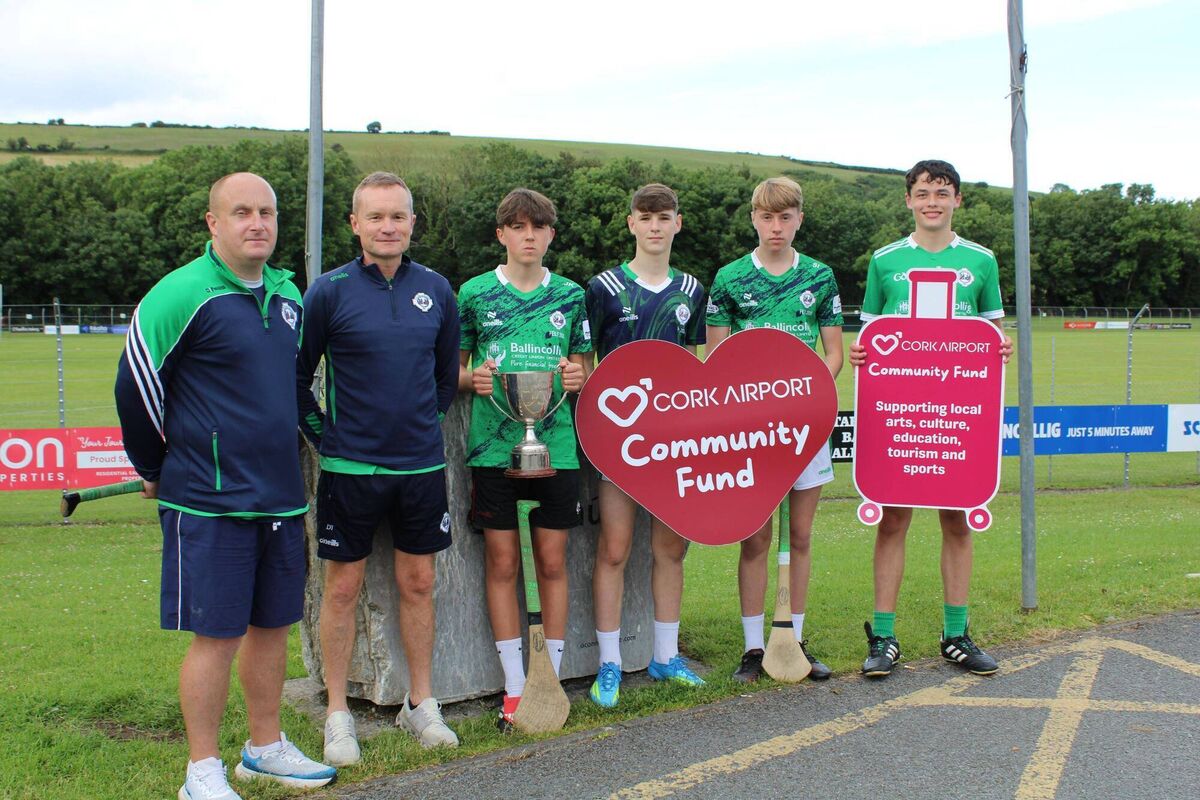 Nathan Wall and Denis Twomey with Ballincollig U15 Féile hurlers John Kearney, Dawid Jozefowski, Sam Iwasuk and Ethan Moore ahead of the All-Ireland Féile finals in Portlaoise. Picture courtesy of Cork Airport Nathan Wall and Denis Twomey with Ballincollig U15 Féile hurlers John Kearney, Dawid Jozefowski, Sam Iwasuk and Ethan Moore ahead of the All-Ireland Féile finals in Portlaoise. Picture courtesy of Cork Airport