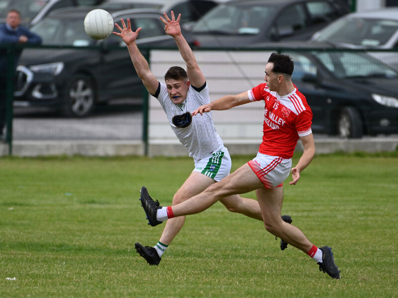Uibh Laoire's Ian Jones shoots from Ilen Rovers' Jack Collins. Picture: Eddie O'Hare Uibh Laoire's Ian Jones shoots from Ilen Rovers' Jack Collins. Picture: Eddie O'Hare