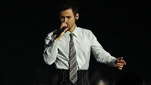 Harry Styles pays tribute to One Direction bandmates on final night at Wembley Harry Styles pays tribute to One Direction bandmates on final night at Wembley