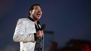Lionel Richie thanks fans for ‘every kind word and love’ after stage return Lionel Richie thanks fans for ‘every kind word and love’ after stage return
