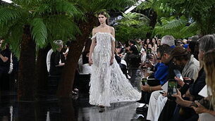 Dior closes couture show with a bridal gown days after Taylor Swift’s wedding dress Dior closes couture show with a bridal gown days after Taylor Swift’s wedding dress