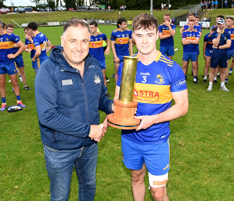 Ger O'Sullivan, Cork PRO, presents the Paudie Palmer memorial trophy to Carrigaline captain Chris O'Herlihy. Picture: Eddie O'Hare Ger O'Sullivan, Cork PRO, presents the Paudie Palmer memorial trophy to Carrigaline captain Chris O'Herlihy. Picture: Eddie O'Hare