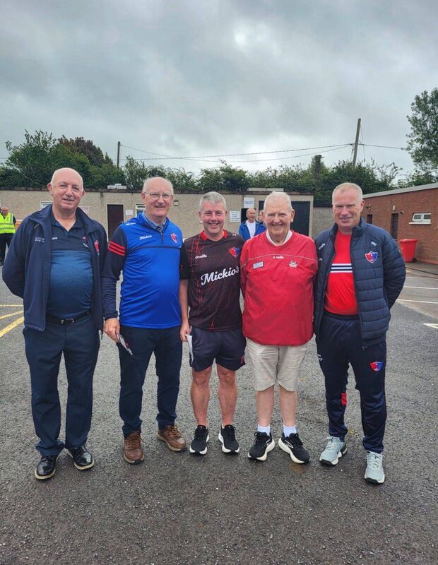 Erin's Own stalwart Martin Bowen (runaí), PJ Murphy (chairman), Paul Fenton, Bill Murray (vice-president) and Michael Mulcahy (intermediate manager). Erin's Own stalwart Martin Bowen (runaí), PJ Murphy (chairman), Paul Fenton, Bill Murray (vice-president) and Michael Mulcahy (intermediate manager).