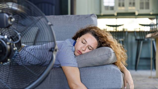 <p class="contextmenu internal_Caption">The hot weather can disturb sleep patterns, and some people have been using couches as beds in the current heatwave</p> <p class="contextmenu internal_Caption">The hot weather can disturb sleep patterns, and some people have been using couches as beds in the current heatwave</p>