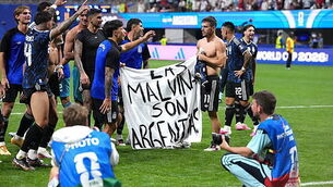 Downing Street backs calls for Fifa probe after Argentina players wave Falklands banner Downing Street backs calls for Fifa probe after Argentina players wave Falklands banner
