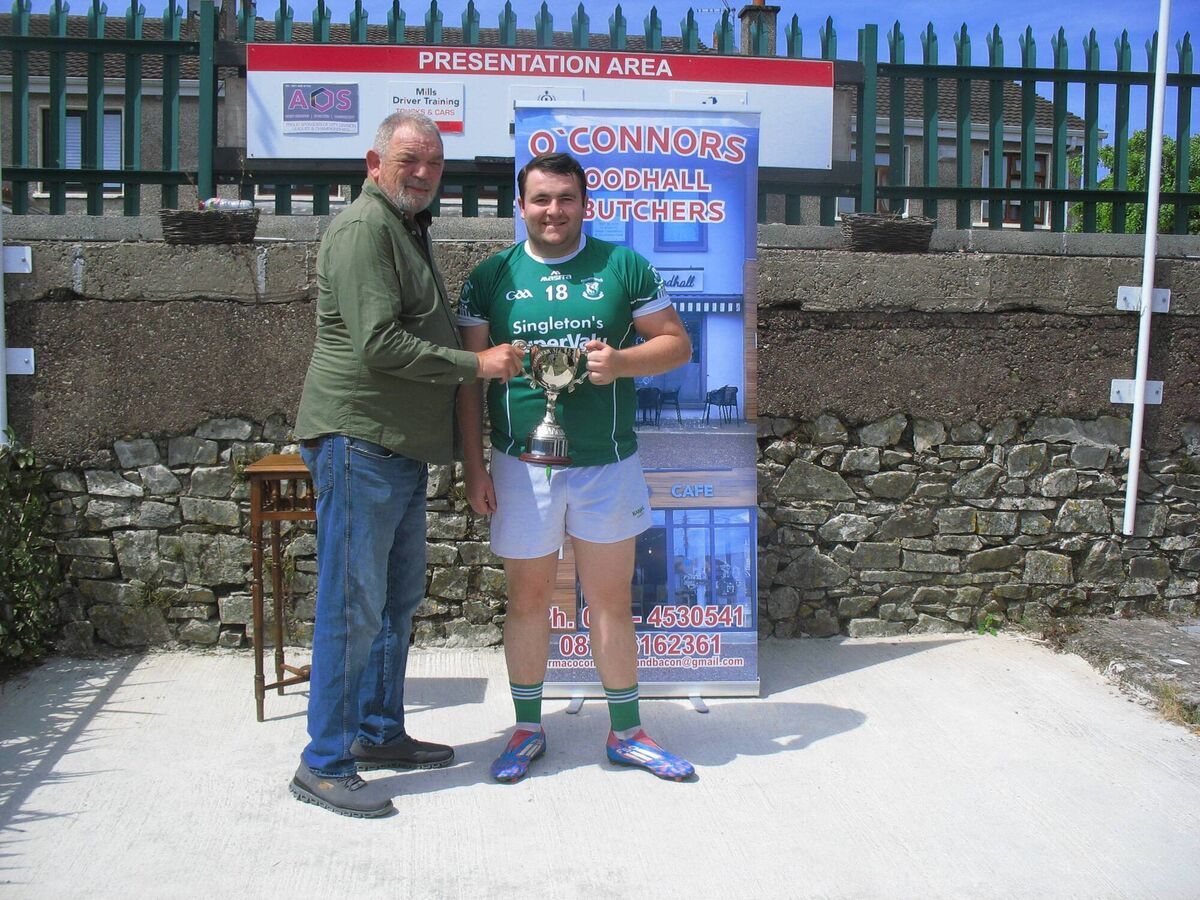Seandún chairman Mick Buckley presenting the Cormac O'Connor Butchers & Foodhall Croabh Rua Cup to St Vincent's captain Darren Fitzgerald at Ballinlough. Seandún chairman Mick Buckley presenting the Cormac O'Connor Butchers & Foodhall Croabh Rua Cup to St Vincent's captain Darren Fitzgerald at Ballinlough.