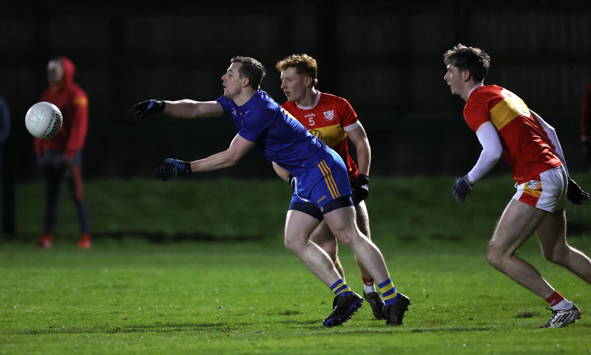  Alan O'Connor, St Finbarr's, in league action with Brian Thompson and Oisin O'Shea, Éire Óg. Picture: Jim Coughlan.