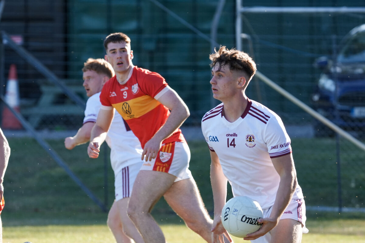 Bishopstown’s Gary Holland seeks support as Éire Óg’s Conor McGoldrick closes in. Picture: Noel Sweeney Bishopstown’s Gary Holland seeks support as Éire Óg’s Conor McGoldrick closes in. Picture: Noel Sweeney