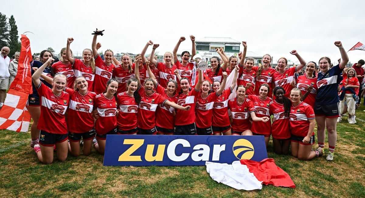 25 July 2026; Cork players celebrate with the trophy after their side's victory in the LGFA ZuCar All-Ireland U18A Championship final match between Cork and Roscommon at Glenisk O’Connor Park in Tullamore, Offaly. Photo by Seb Daly/Sportsfile 25 July 2026; Cork players celebrate with the trophy after their side's victory in the LGFA ZuCar All-Ireland U18A Championship final match between Cork and Roscommon at Glenisk O’Connor Park in Tullamore, Offaly. Photo by Seb Daly/Sportsfile