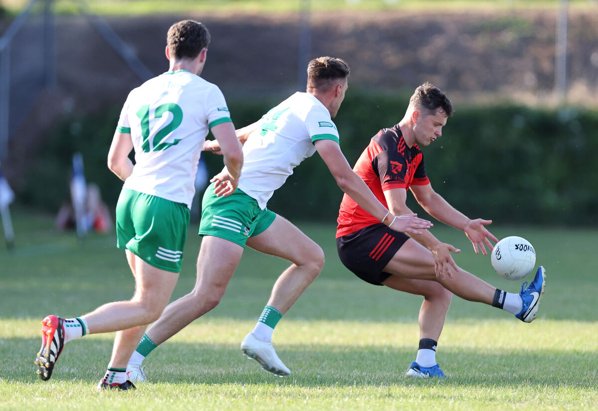 Donagh Seartan, Beál Átha'n Ghaorthaidh, spins away from Daniel O'Connell and Colin Walsh, Kanturk, in the McCarthy Insurance Group SAFC game at Ballyanley. Picture: Jim Coughlan. Donagh Seartan, Beál Átha'n Ghaorthaidh, spins away from Daniel O'Connell and Colin Walsh, Kanturk, in the McCarthy Insurance Group SAFC game at Ballyanley. Picture: Jim Coughlan.