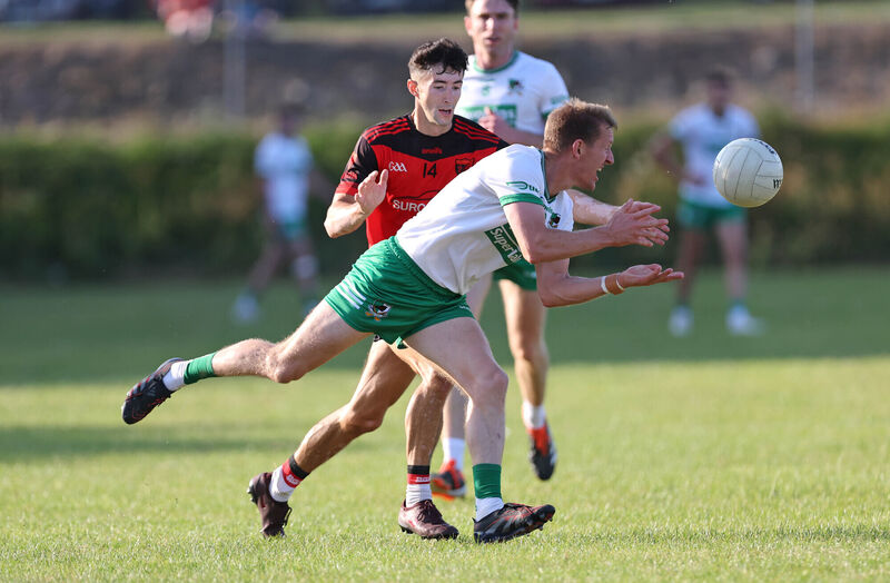  Sean Ó Muimhneachain, Beál Átha'n Ghaorthaidh, tackling John McLoughlin, Kanturk. Picture: Jim Coughlan.