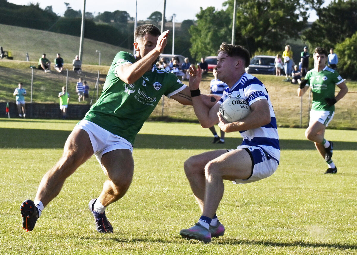 Micheál Maguire gets possession ahead of Peter O'Neill. Picture: Martin Walsh. Micheál Maguire gets possession ahead of Peter O'Neill. Picture: Martin Walsh.