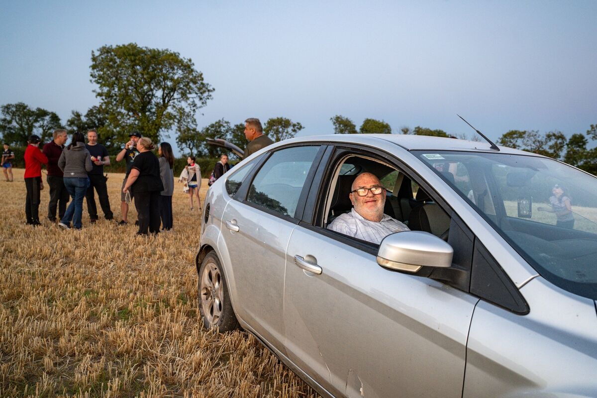 Matt Donovan arrives with refreshments for volunteers taking part in the annual community haymaking evening at Dennis Hickey’s farm near Midleton, Co Cork. Picture: Chani Anderson Matt Donovan arrives with refreshments for volunteers taking part in the annual community haymaking evening at Dennis Hickey’s farm near Midleton, Co Cork. Picture: Chani Anderson