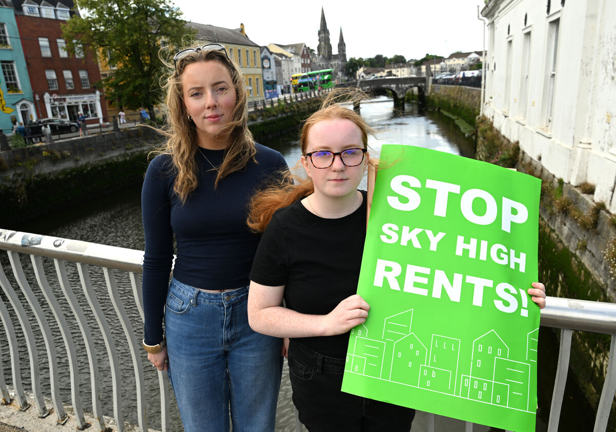 Imasha Costa report. Caoimhe Brinkley, Welfare Officer and Eleanor McCahill, President, UCC Students Union. Imasha Costa report. Caoimhe Brinkley, Welfare Officer and Eleanor McCahill, President, UCC Students Union.