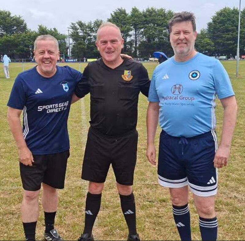 Referee Mark O’Connell alongside captains for the annual Avondale charity game Philip Murphy and Steven Fox. Referee Mark O’Connell alongside captains for the annual Avondale charity game Philip Murphy and Steven Fox.