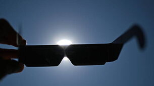 2288347003 TOPSHOT-FRANCE-ASTRONOMY-ECLIPSE-SOLAR