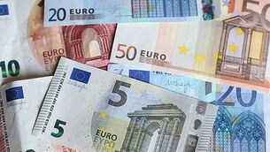 22059135 Euro stock