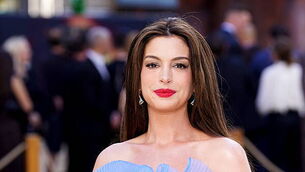Anne Hathaway pays tribute to Julie Andrews as she is named Disney Legend Anne Hathaway pays tribute to Julie Andrews as she is named Disney Legend