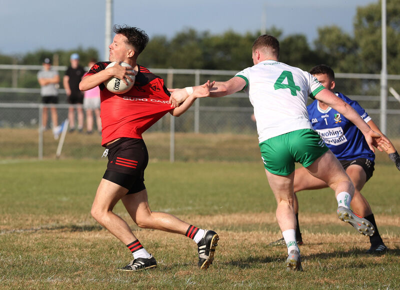  Ben Seartan, Beal Atha'n Ghaorthaidh, breaks from Christopher Mullane, Kanturk during their first round PIFC game. Picture: Jim Coughlan.