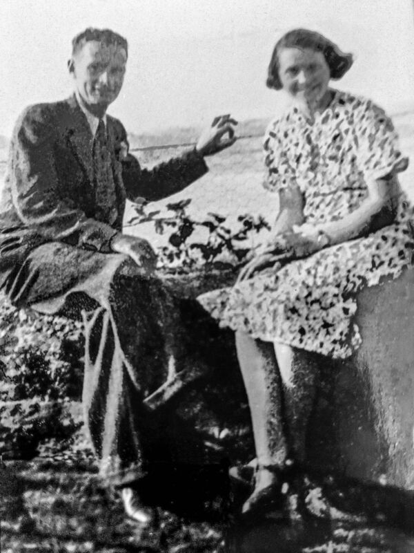 Mary Holly’s parents, Girlie and Joe on the wall opposite Diarmuid O’Mahony’s house (formerly the Post Office) in Courtmacsherry around 1945. Mary Holly’s parents, Girlie and Joe on the wall opposite Diarmuid O’Mahony’s house (formerly the Post Office) in Courtmacsherry around 1945.