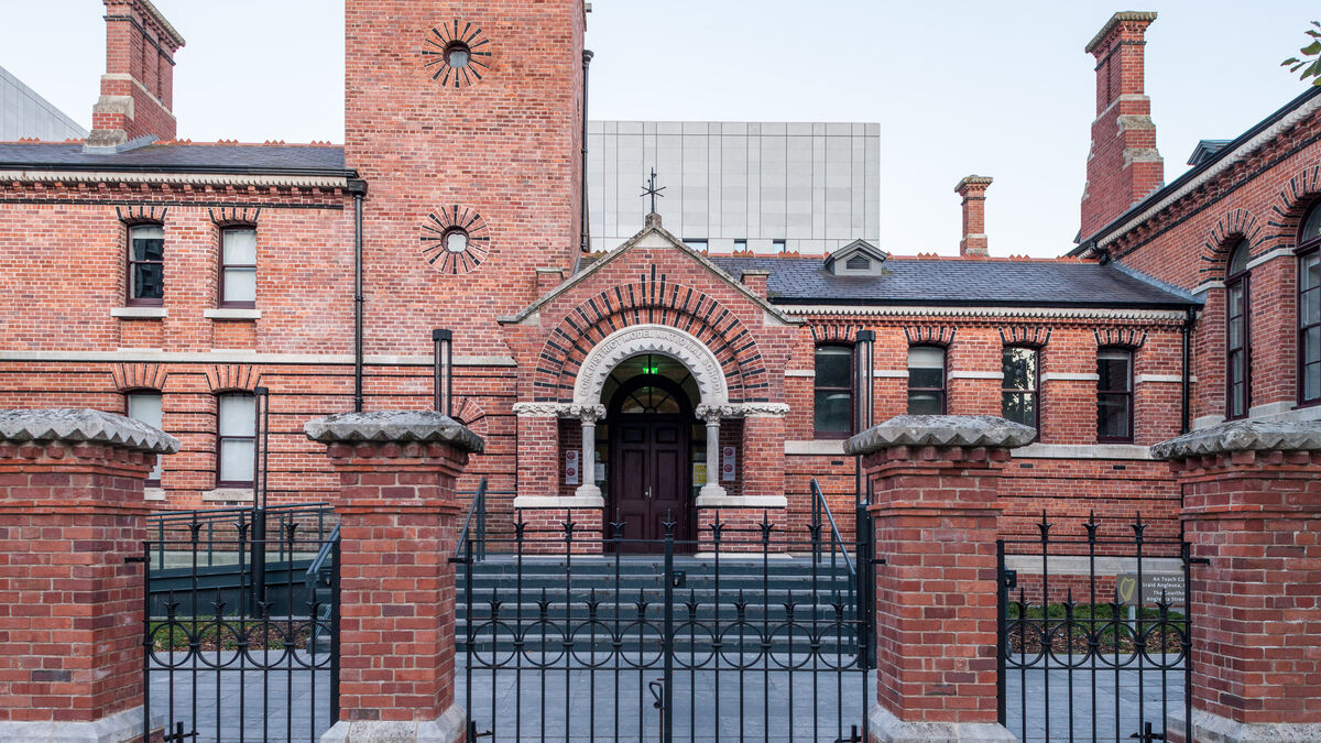 Solicitors say security lax as no weapons screening on entry to Cork courtrooms