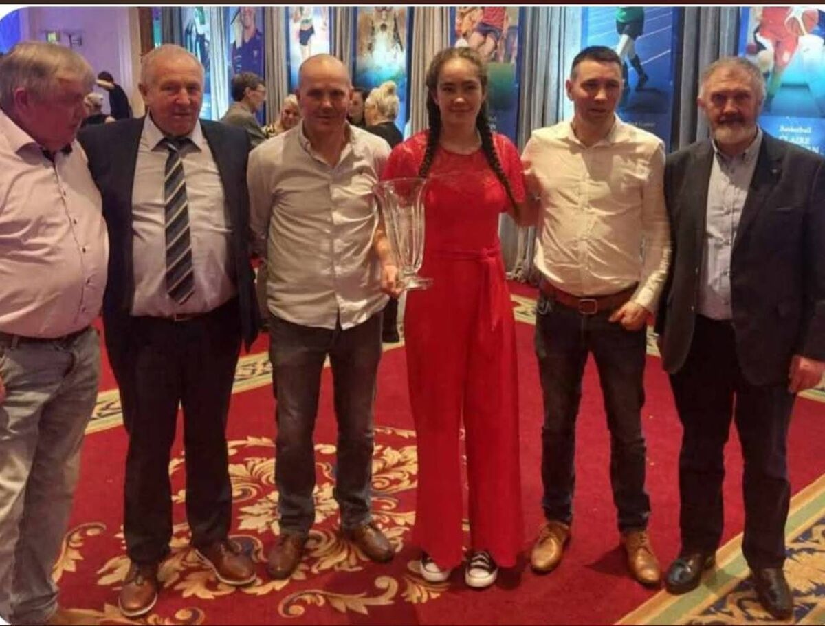 Cork Boxing: Elite champion Linda Desmond with Rylane Boxing Clubmates. 