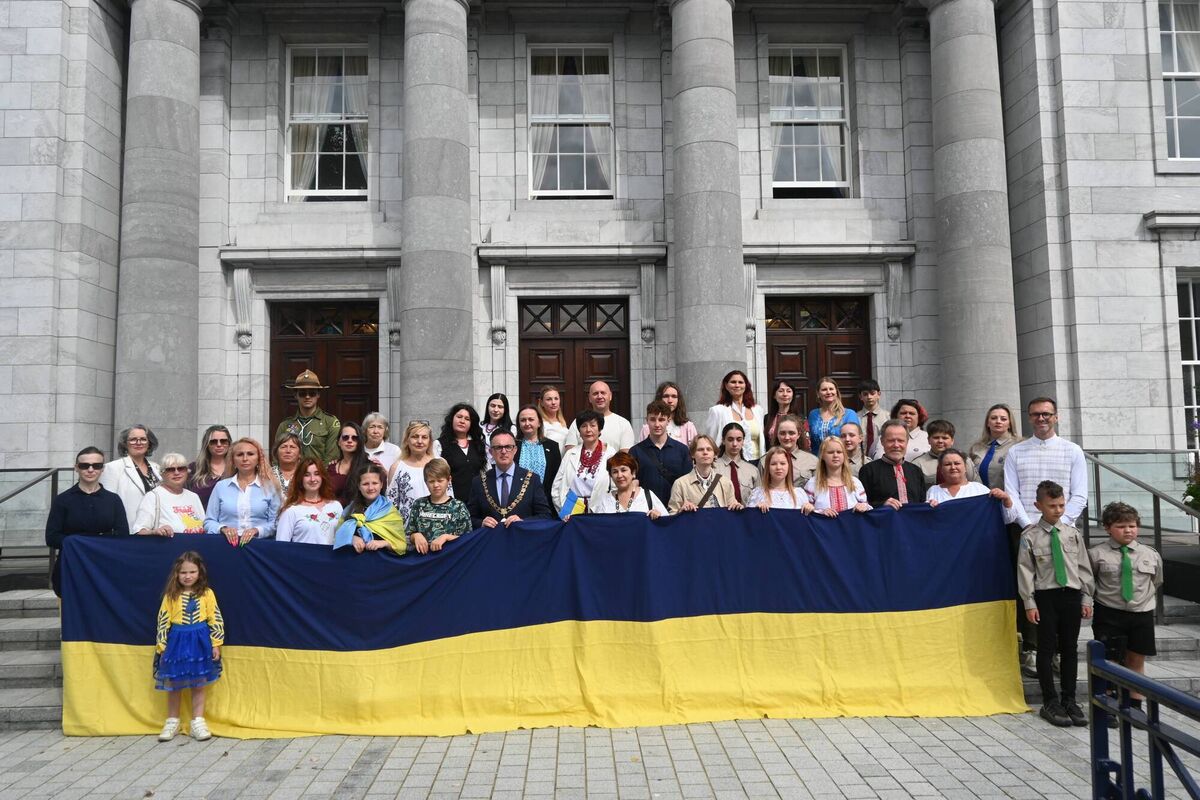 Lord Mayor of Cork councillor Damian Boylan pictured with members of Cork’s Ukrainian community at a flag-raising ceremony at City Hall marking Ukrainian Independence Day. The Lord Mayor was joined by members of the Ukrainian community in Cork and lead for community and Sport, Dr Martin Davoren. Lord Mayor of Cork councillor Damian Boylan pictured with members of Cork’s Ukrainian community at a flag-raising ceremony at City Hall marking Ukrainian Independence Day. The Lord Mayor was joined by members of the Ukrainian community in Cork and lead for community and Sport, Dr Martin Davoren.