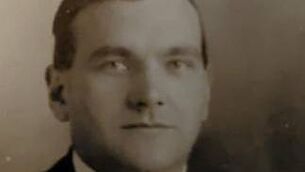 <p>A monument is to be unveiled in the Co Cork birthplace to honour 'Moss' Twomey whose exploits made international headlines and who was the longest serving chief of staff of the Old IRA.</p>