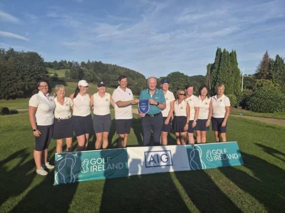 Mary Bergin and the Monkstown’s AIG Women’s Junior Cup team