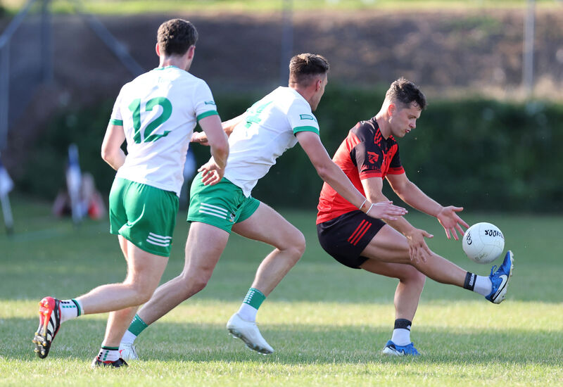 Donagh Shorten of Béal Átha'n Ghaorthaidh under pressure from Colin Walsh of Kanturk. Picture: Jim Coughlan Donagh Shorten of Béal Átha'n Ghaorthaidh under pressure from Colin Walsh of Kanturk. Picture: Jim Coughlan