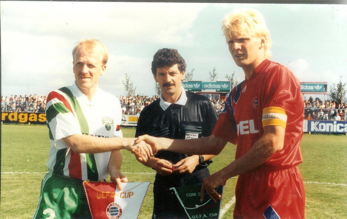 Cork City captain Liam Murphy exchanging pennants with Stefan Effinberg (Bayern Munich) Cork City captain Liam Murphy exchanging pennants with Stefan Effinberg (Bayern Munich)
