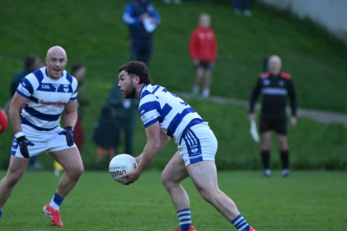  Liam Ryan with possession for Inniscarra against Glenville. Picture: Larry Cummins