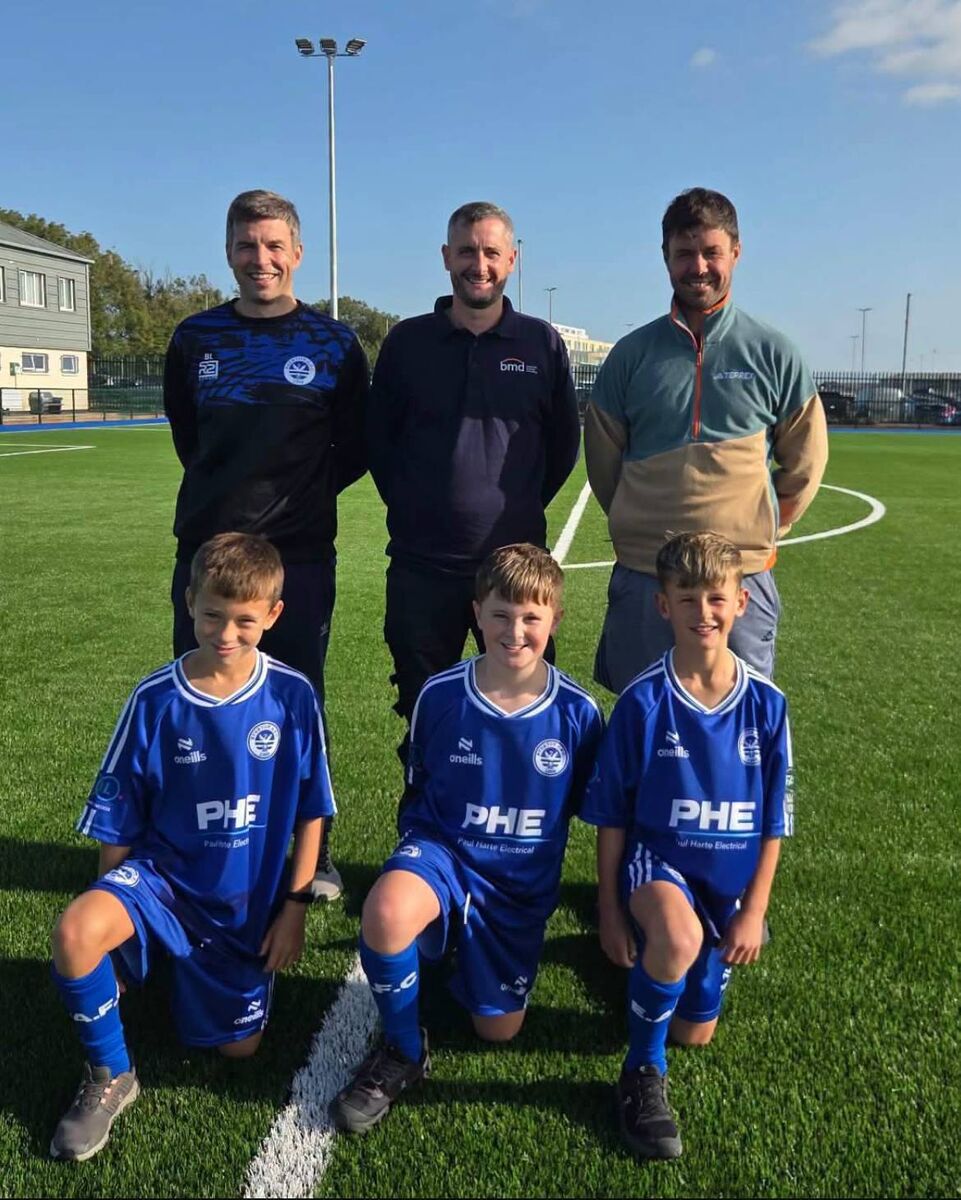 Ger O’Connell, Barry Lawlor and Paul Harte along with Everton U11 players Robbie Harte, Darragh O’Connell and Scott Lawlor wearing the new kit sponsored by Paul Harte Electrical &amp; BMD 