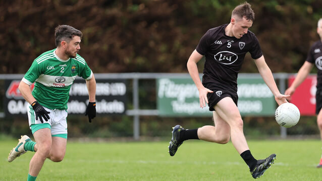 <p> Daire Murphy, Kiskeam, gets away from John Murphy, Macroom, at Kanturk on Saturday. Picture: Jim Coughlan.</p>