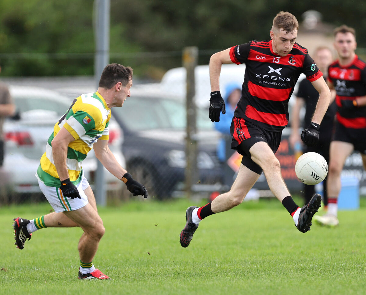  John O'Rourke, Carbery Rangers, tracking Darren O'Keeffe, Newmarket. Picture: Jim Coughlan.