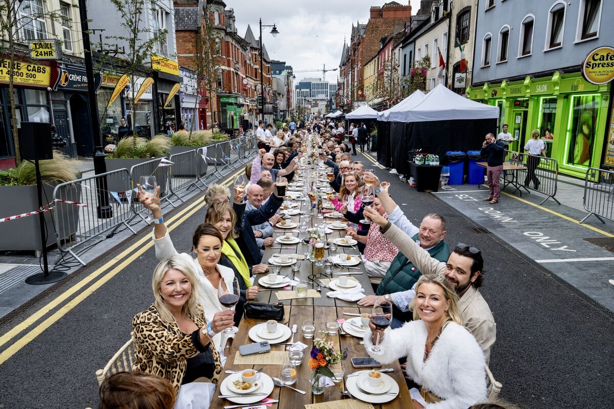 A Long Table set for 400 diners stretched along MacCurtain Street in Cork’s Victorian Quarter as part of the Cork on a Fork food festival. Picture: Chani Anderson A Long Table set for 400 diners stretched along MacCurtain Street in Cork’s Victorian Quarter as part of the Cork on a Fork food festival. Picture: Chani Anderson