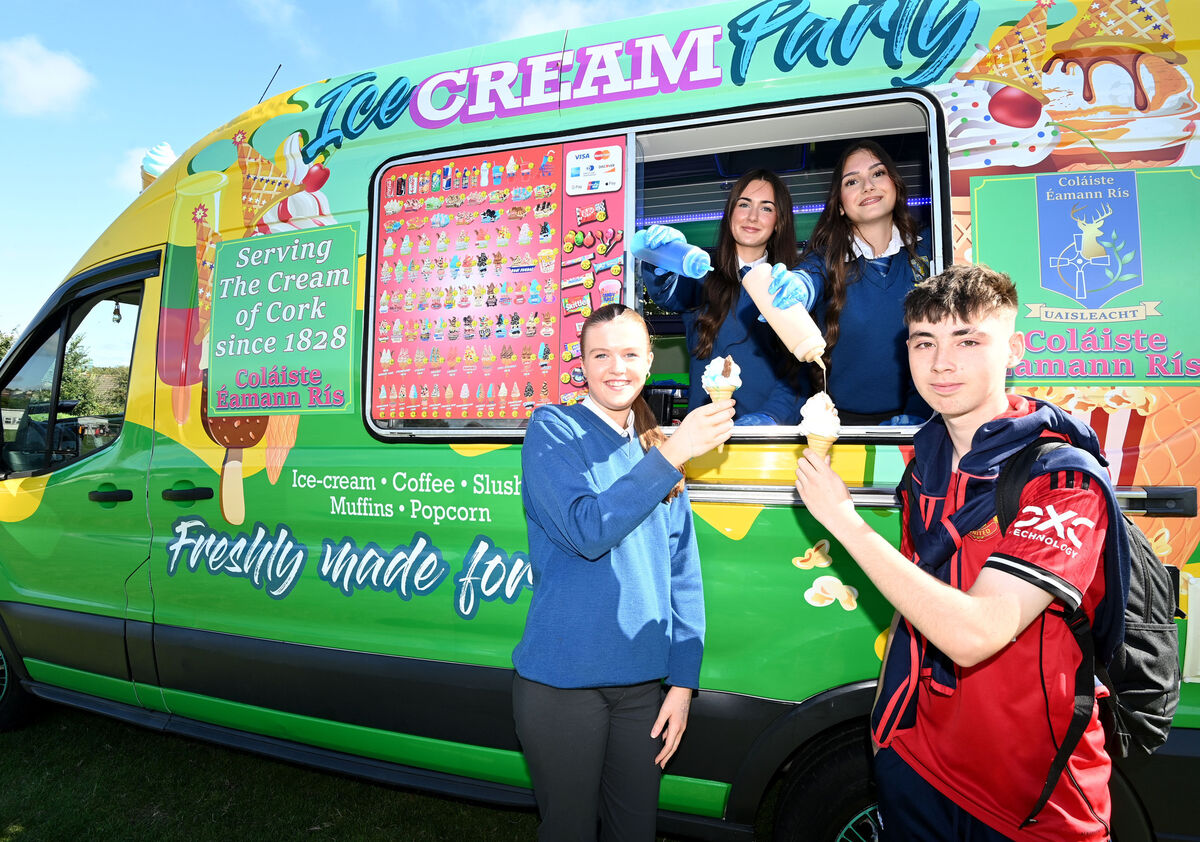 Vanessa Hurley and Alyssa Nagi serving Róisín Hartnett and Alex Murphy-Sheehan with the ice cream. Picture: Eddie O'Hare.