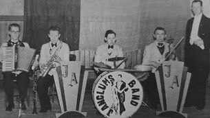 <p>The Anglum’s Band, from left, Steve Ahern, accordion, Billy Anglum, alto sax, Brendan Guerin, drums, Tommy Courtney, violin, Jerry Anglum, leader /piano</p> <p>The Anglum’s Band, from left, Steve Ahern, accordion, Billy Anglum, alto sax, Brendan Guerin, drums, Tommy Courtney, violin, Jerry Anglum, leader /piano</p>