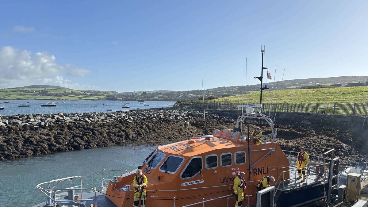 Lifeboat called to Cape Clear after local child has fall