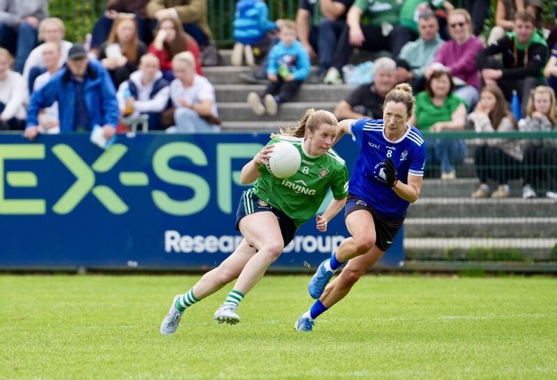 Aghada’s Roisín Phelan solos towards the goal as Naomh Abán’s Grainne Lucey gives chase. Picture: Noel Sweeney Aghada’s Roisín Phelan solos towards the goal as Naomh Abán’s Grainne Lucey gives chase. Picture: Noel Sweeney