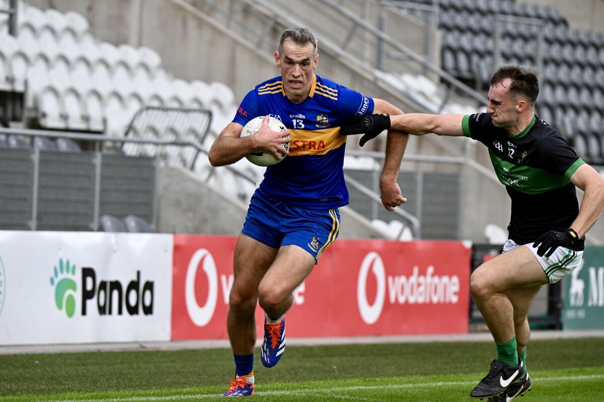 Carrigaline's Niall Coakley tries to hold off a challenge from Conor Shalloe, Nemo Rangers. Picture: Larry Cummins Carrigaline's Niall Coakley tries to hold off a challenge from Conor Shalloe, Nemo Rangers. Picture: Larry Cummins