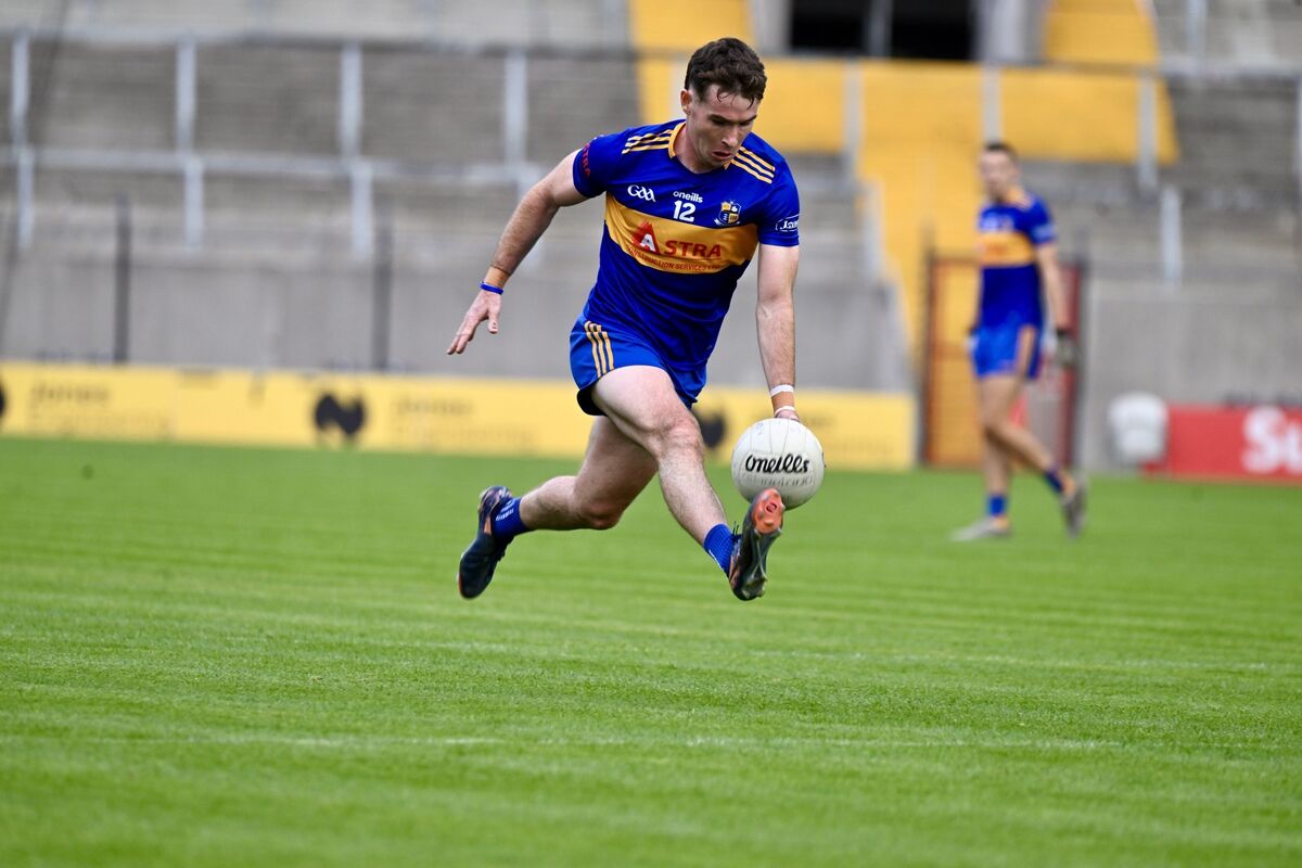 Eanna Desmond with possession for Carrigaline. Picture: Larry Cummins Eanna Desmond with possession for Carrigaline. Picture: Larry Cummins