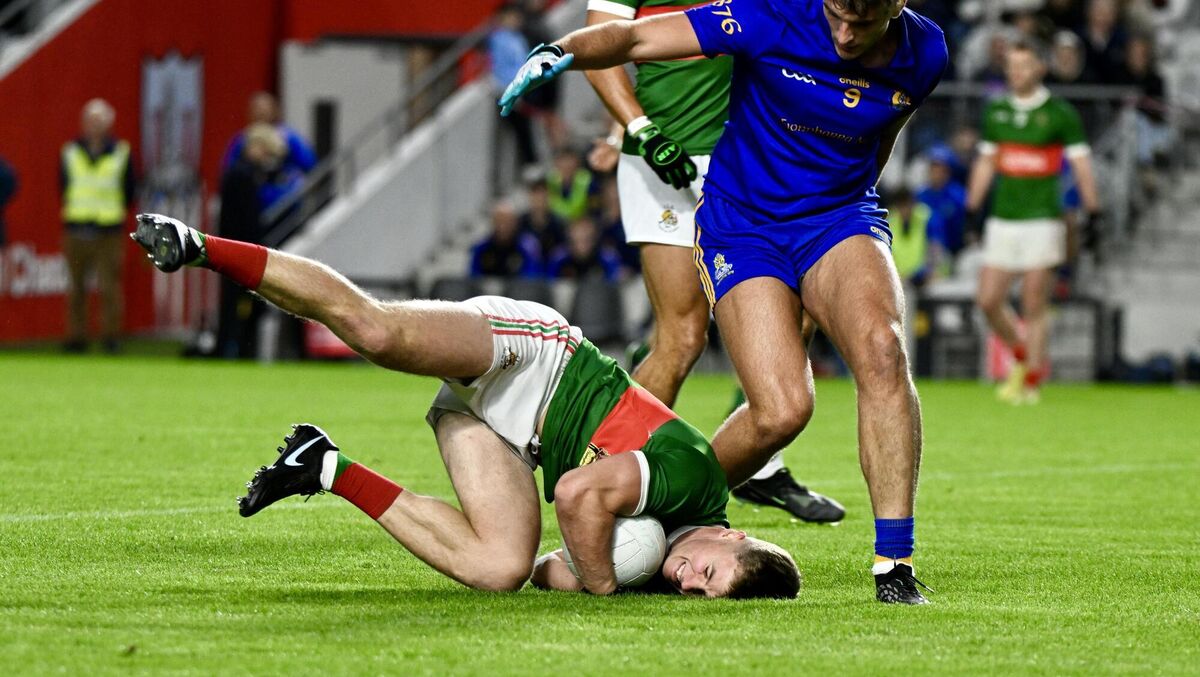 Dan Peet holds possession for Clonakilty under pressure from Brian Hayes of St Finbarr’s. Picture: Larry Cummins Dan Peet holds possession for Clonakilty under pressure from Brian Hayes of St Finbarr’s. Picture: Larry Cummins