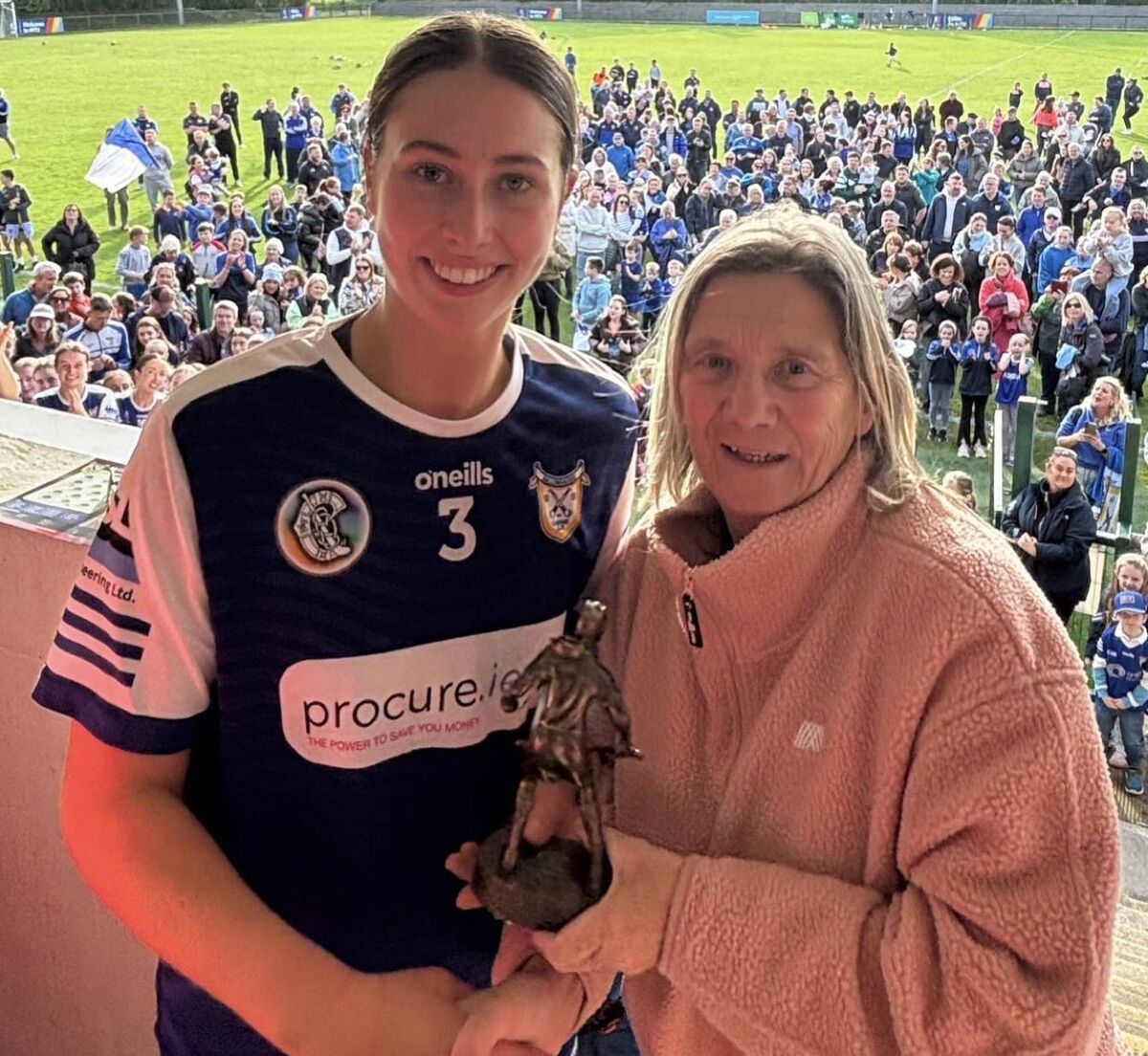 Mary Newman, The Echo, presents the Player of the game award to Ballinhassig star Triona Healy. Mary Newman, The Echo, presents the Player of the game award to Ballinhassig star Triona Healy.