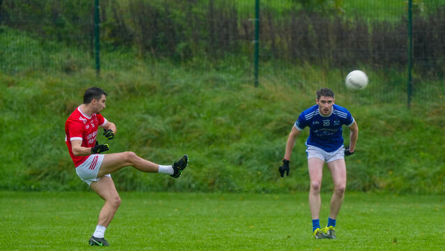 <p>DEADLY: Chris Óg Jones shoots for a point for Uibh Laoire against Naomh Abán in Macroom. Picture: Noel Sweeney</p>