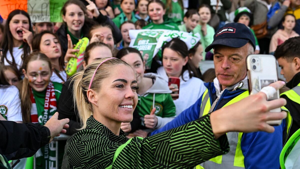 Denise O'Sullivan with Cork soccer supporters at SuperValu Páirc Uí Chaoimh. Picture: David Fitzgerald/Sportsfile Denise O'Sullivan with Cork soccer supporters at SuperValu Páirc Uí Chaoimh. Picture: David Fitzgerald/Sportsfile