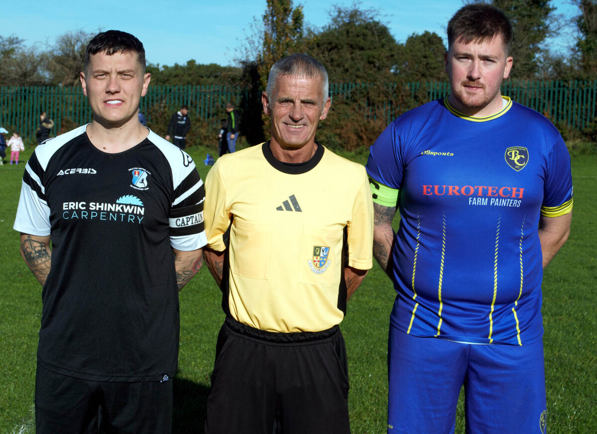 Grattan B's captain Stephen Harris (left), with Bweeng Celtic's Cathal O'Brien, accompanied by referee Timmy Kelleher.