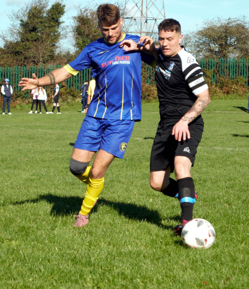 Bweeng Celtic's Noel O'Donoghue and Grattan B's Stephen Harris jostle for possession in the action at O'Neill Park.