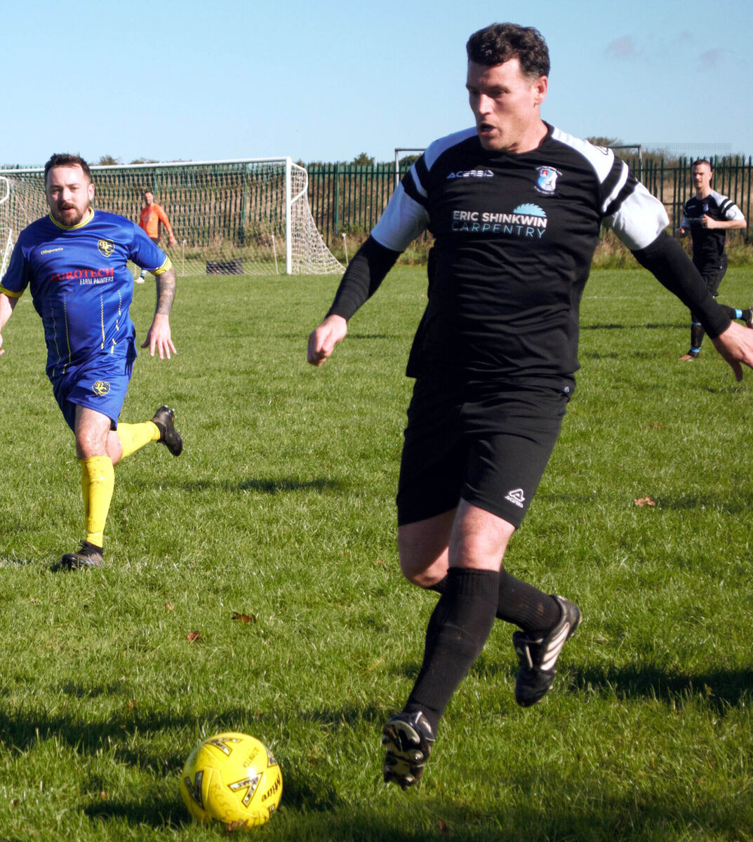Grattan B's Don Broderick breaks from Midfield in the action against Bweeng Celtic at O'Neill Park.